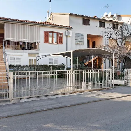 Olivia Apartment Porec Exterior photo